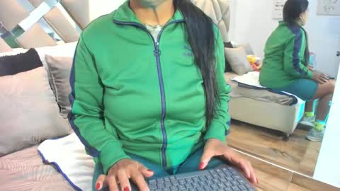 Raquel Moore  online show from 11.19.25