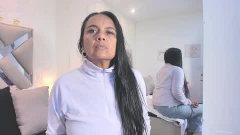 Raquel Moore  online show from 11.29.25