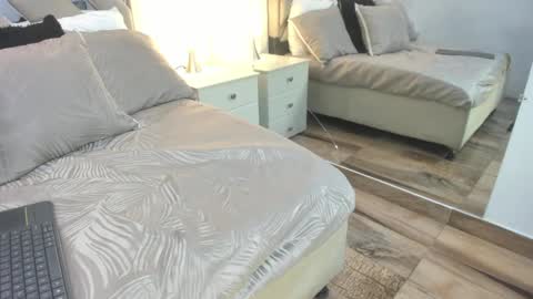 Raquel Moore  online show from 02.16.26