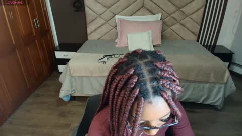 Snapshot of raqueljones_ chatting on 02.18.25 Raquel online show from 02.18.25