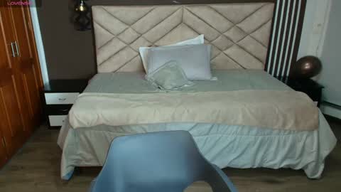 Snapshot of raqueljones_ chatting on 02.22.25 Raquel online show from 02.22.25