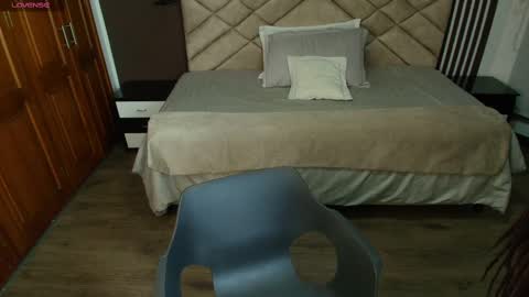 Snapshot of raqueljones_ chatting on 02.26.25 Raquel online show from 02.26.25