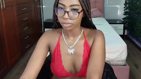 Snapshot of raqueljones_ chatting on 09.18.25 Raquel online show from 09.18.25