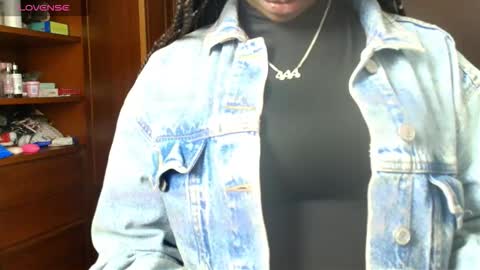 Snapshot of raqueljones_ chatting on 10.03.25 Raquel online show from 10.03.25