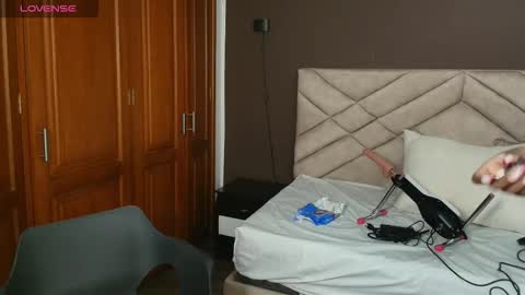 Snapshot of raqueljones_ chatting on 10.09.25 Raquel online show from 10.09.25