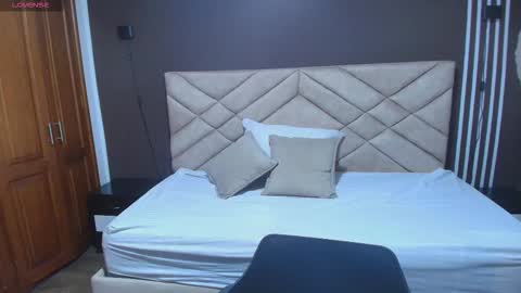 Snapshot of raqueljones_ chatting on 11.11.25 Raquel online show from 11.11.25