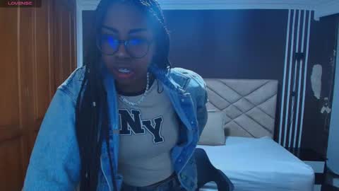 Snapshot of raqueljones_ chatting on 11.14.25 Raquel online show from 11.14.25