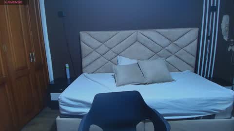 Snapshot of raqueljones_ chatting on 11.21.25 Raquel online show from 11.21.25