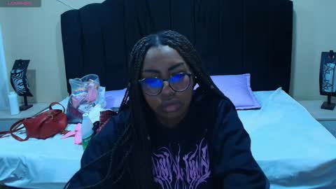 Snapshot of raqueljones_ chatting on 11.23.25 Raquel online show from 11.23.25