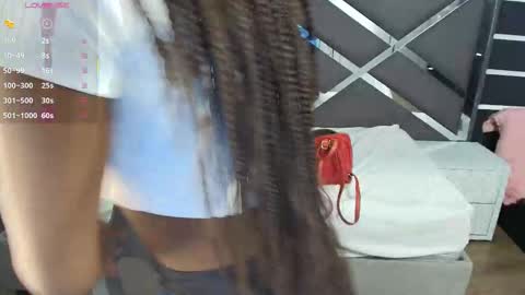 Snapshot of raqueljones_ chatting on 11.26.25 Raquel online show from 11.26.25