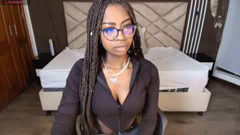 Snapshot of raqueljones_ chatting on 11.29.25 Raquel online show from 11.29.25