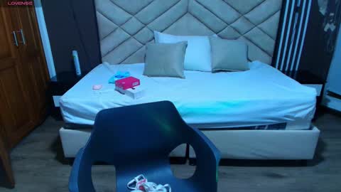 Snapshot of raqueljones_ chatting on 11.30.25 Raquel online show from 11.30.25