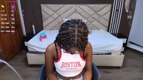 Snapshot of raqueljones_ chatting on 12.01.25 Raquel online show from 12.01.25