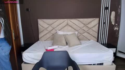 Snapshot of raqueljones_ chatting on 12.03.25 Raquel online show from 12.03.25