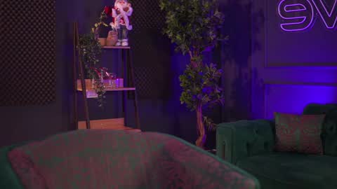 Snapshot of raquellevon chatting on 12.28.24 Raquelle online show from 12.28.24