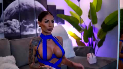 Raquelle online show from 10.27.25