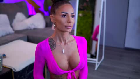 Raquelle online show from 11.18.25