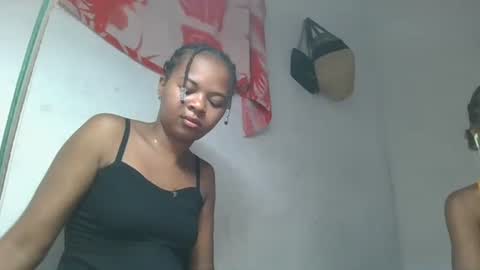 Snapshot of ratsiranella chatting on 11.10.25 ratsiranella online show from 11.10.25