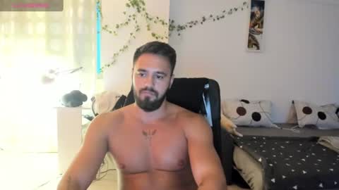 Snapshot of raulmaxel chatting on 07.04.26 RaulMaxel online show from 07.04.26