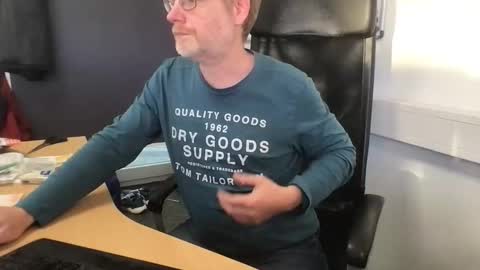 Snapshot of raunchyme chatting on 11.17.25 Raunchy me online show from 11.17.25