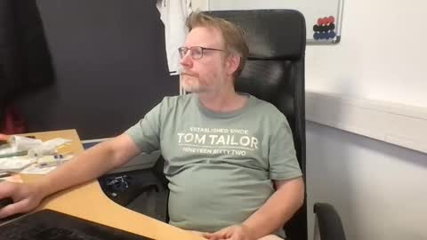 Snapshot of raunchyme chatting on 11.28.25 Raunchy me online show from 11.28.25