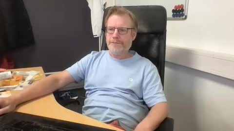 Snapshot of raunchyme chatting on 12.01.25 Raunchy me online show from 12.01.25