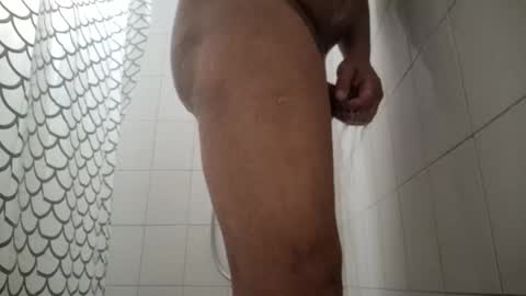 Snapshot of rauw chatting on 11.03.25 rauw online show from 11.03.25