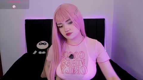 Snapshot of raven__white1 chatting on 03.11.25 Raven online show from 03.11.25