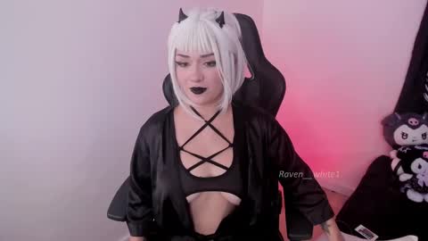 Snapshot of raven__white1 chatting on 10.14.25 Raven online show from 10.14.25