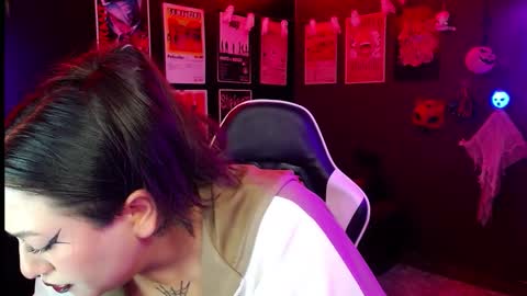 Snapshot of raven_darkk chatting on 09.30.25 Raven online show from 09.30.25