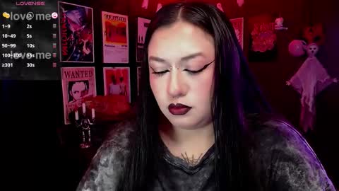 Snapshot of raven_darkk chatting on 10.07.25 Raven online show from 10.07.25