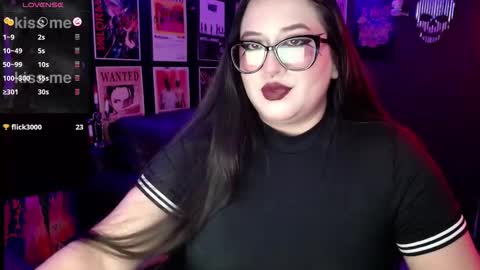 Snapshot of raven_darkk chatting on 11.28.25 Raven online show from 11.28.25