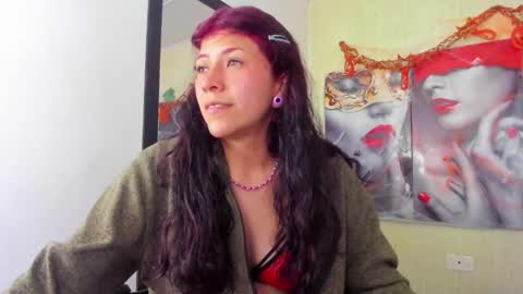 Snapshot of raven_rouge chatting on 10.31.25 gata online show from 10.31.25