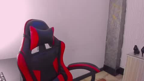 Snapshot of raven_rouge chatting on 07.31.26 gata online show from 07.31.26