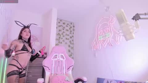 Snapshot of raven_sakura chatting on 10.24.25 .  online show from 10.24.25