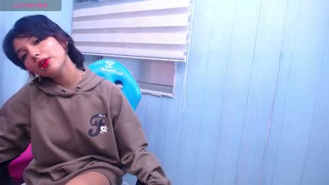 Snapshot of ravenn_20 chatting on 01.21.25 RavenN online show from 01.21.25