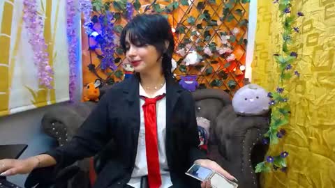 Snapshot of ravenn_20 chatting on 01.23.25 RavenN online show from 01.23.25