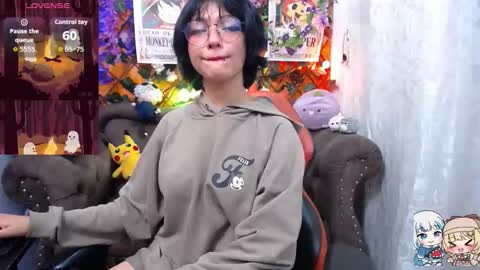 Snapshot of ravenn_20 chatting on 10.14.25 RavenN online show from 10.14.25