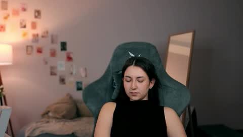 Snapshot of raviolly046 chatting on 09.25.25 Alia Mereyn online show from 09.25.25