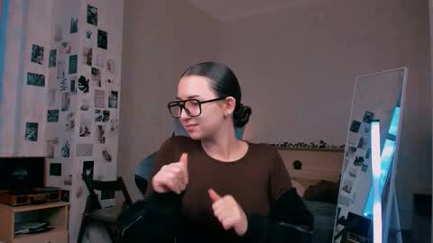Snapshot of raviolly046 chatting on 10.16.25 Alia Mereyn online show from 10.16.25