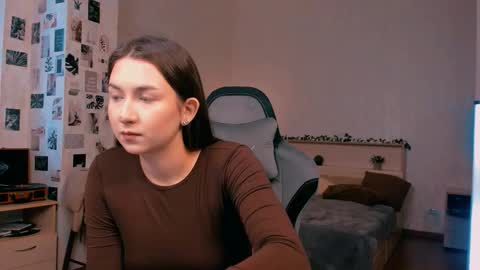 Snapshot of raviolly046 chatting on 10.20.25 Alia Mereyn online show from 10.20.25