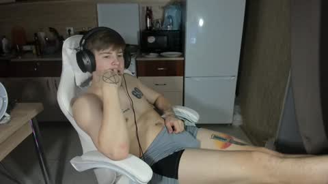 Snapshot of ray_hill chatting on 12.01.24 Ray online show from 12.01.24