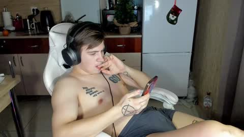 Snapshot of ray_hill chatting on 01.04.25 Ray online show from 01.04.25