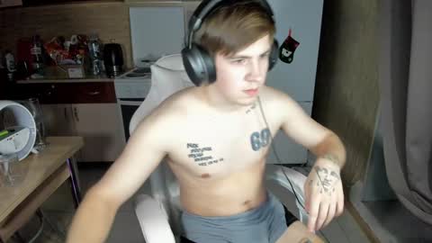 Snapshot of ray_hill chatting on 01.05.25 Ray online show from 01.05.25