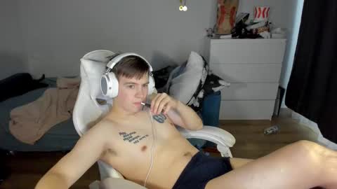 Snapshot of ray_hill chatting on 09.19.25 Ray online show from 09.19.25