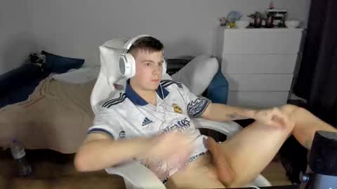 Snapshot of ray_hill chatting on 10.02.25 Ray online show from 10.02.25