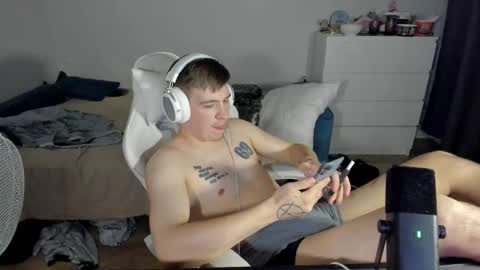 Snapshot of ray_hill chatting on 10.08.25 Ray online show from 10.08.25