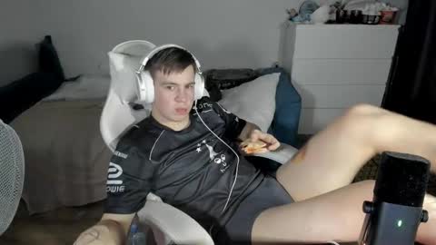 Snapshot of ray_hill chatting on 10.16.25 Ray online show from 10.16.25