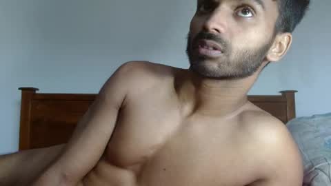 Snapshot of rayannzz chatting on 05.25.26 eyan online show from 05.25.26