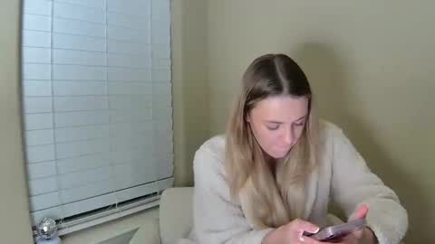 Snapshot of raybabexx chatting on 12.17.25 RayBabe online show from 12.17.25